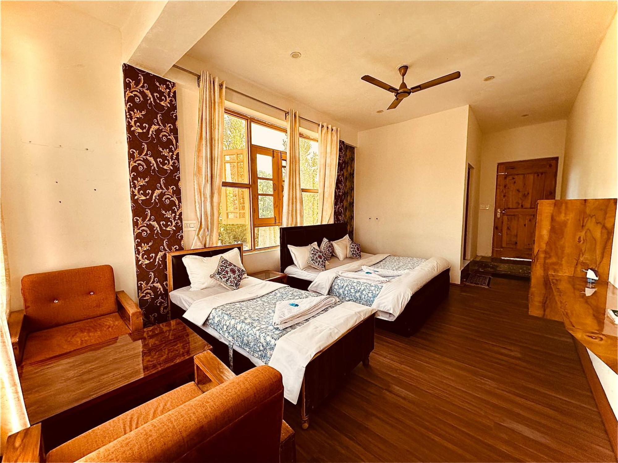 Hotel Gulmarg Residency, Kunzer Gulmarg Ngoại thất bức ảnh