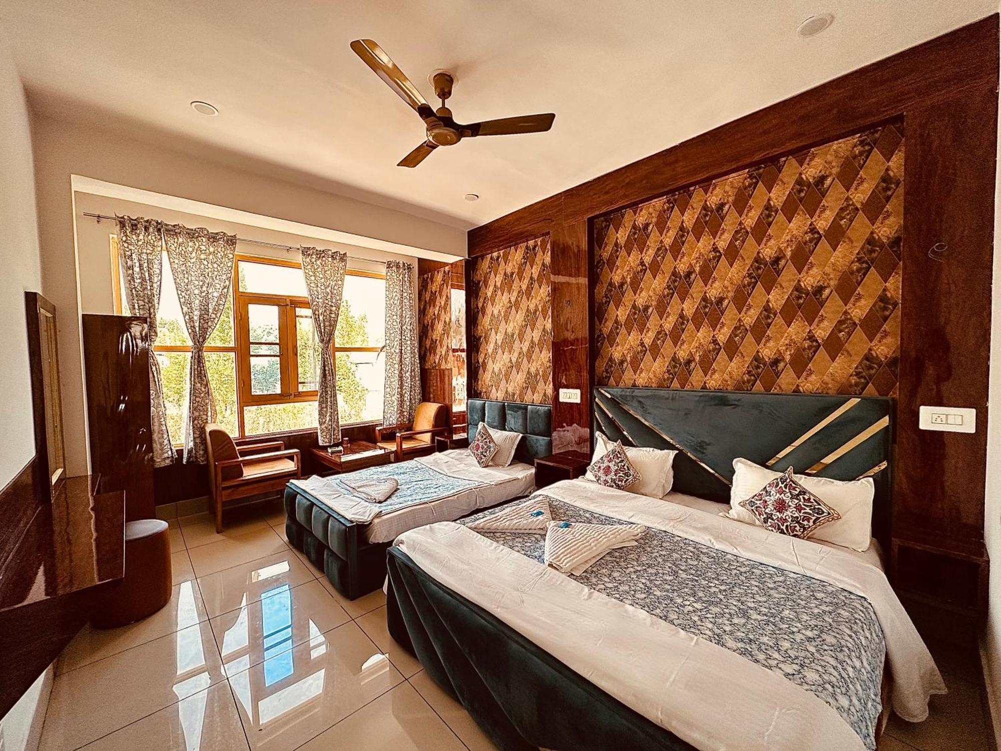 Hotel Gulmarg Residency, Kunzer Gulmarg Ngoại thất bức ảnh