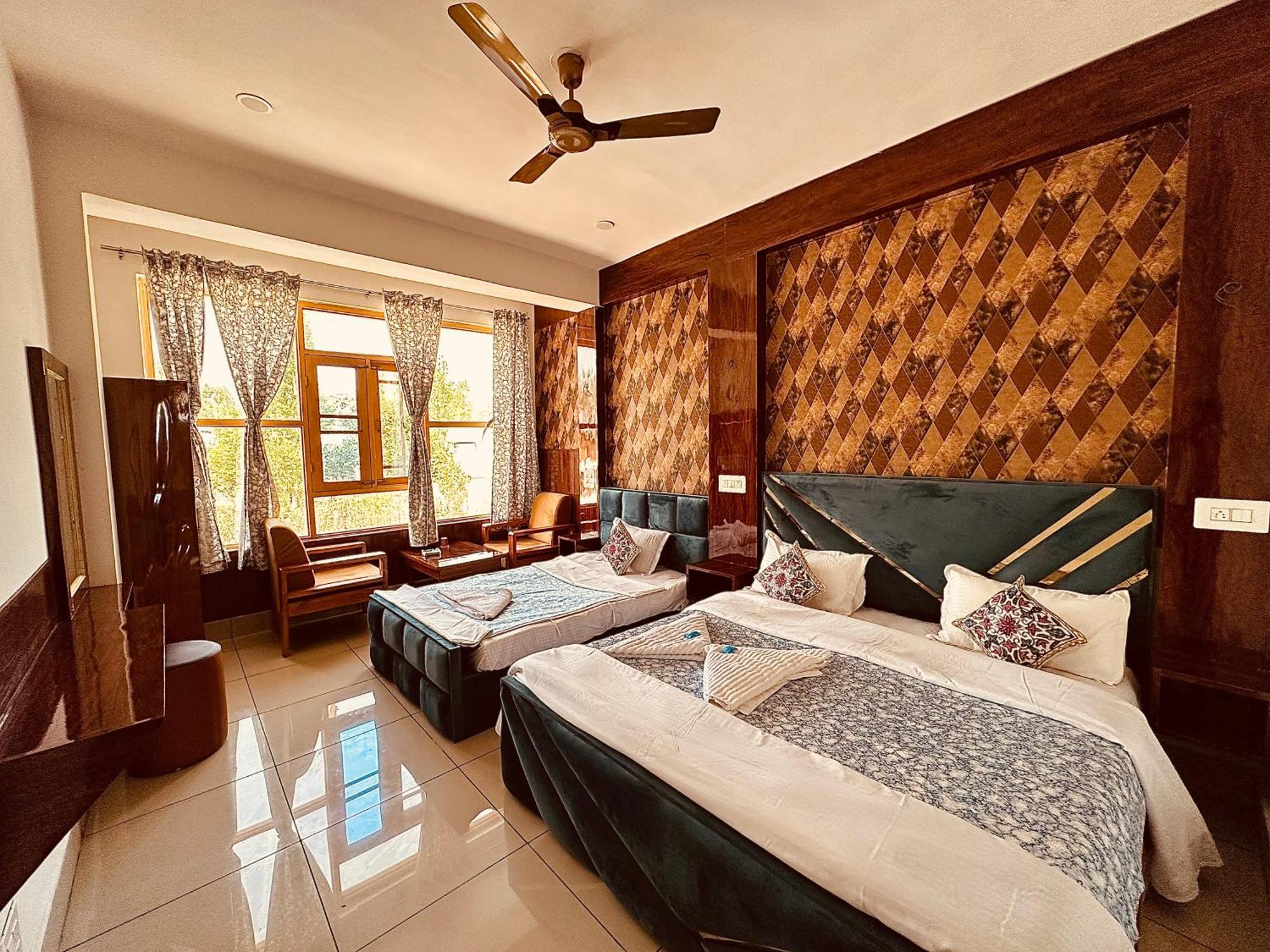 Hotel Gulmarg Residency, Kunzer Gulmarg Ngoại thất bức ảnh